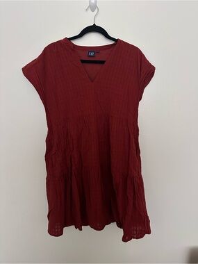 GAP Women's Red Short Sleeve V-Neck Tiered Dress